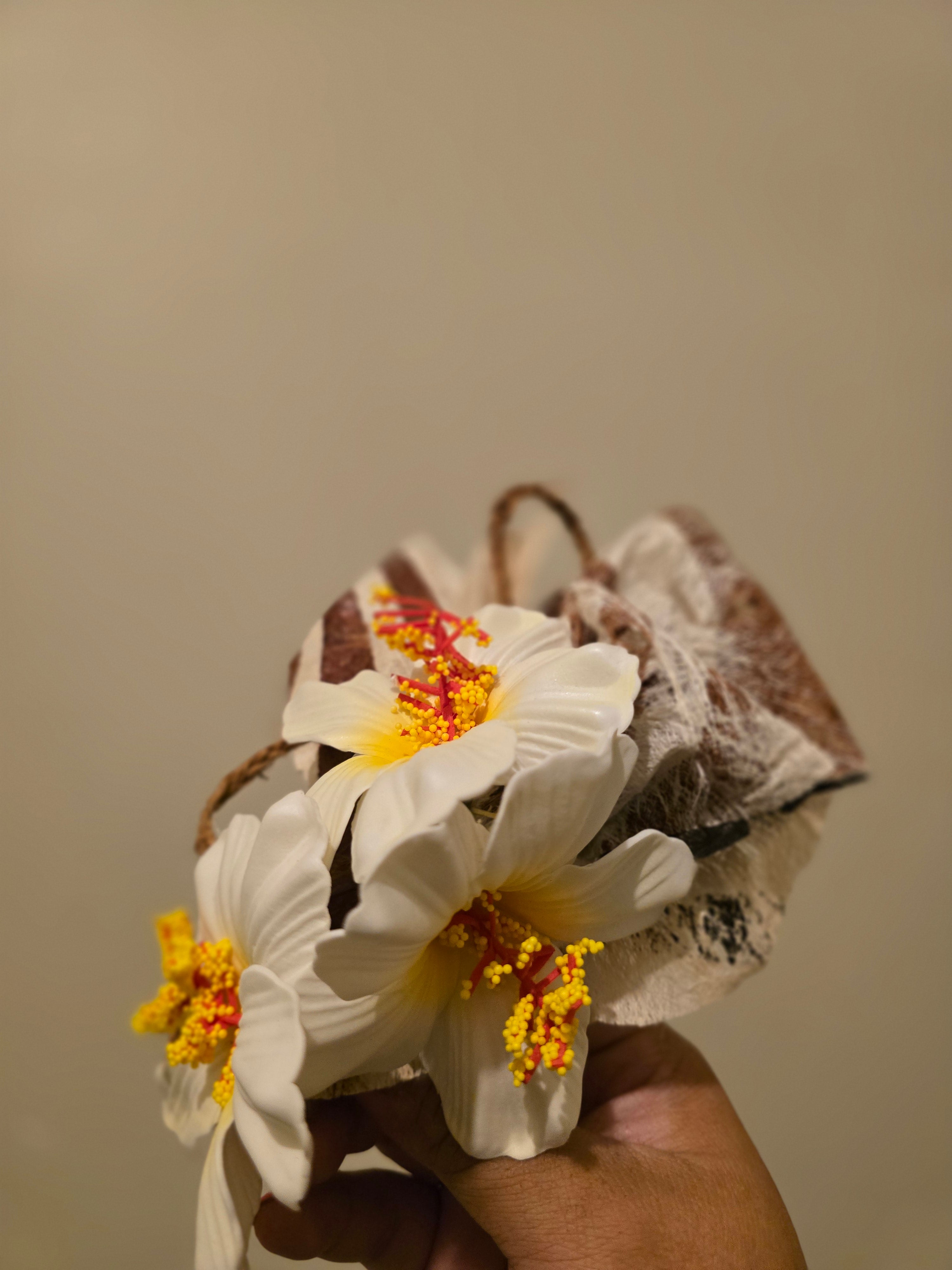 White Hibiscus | Masi Clip