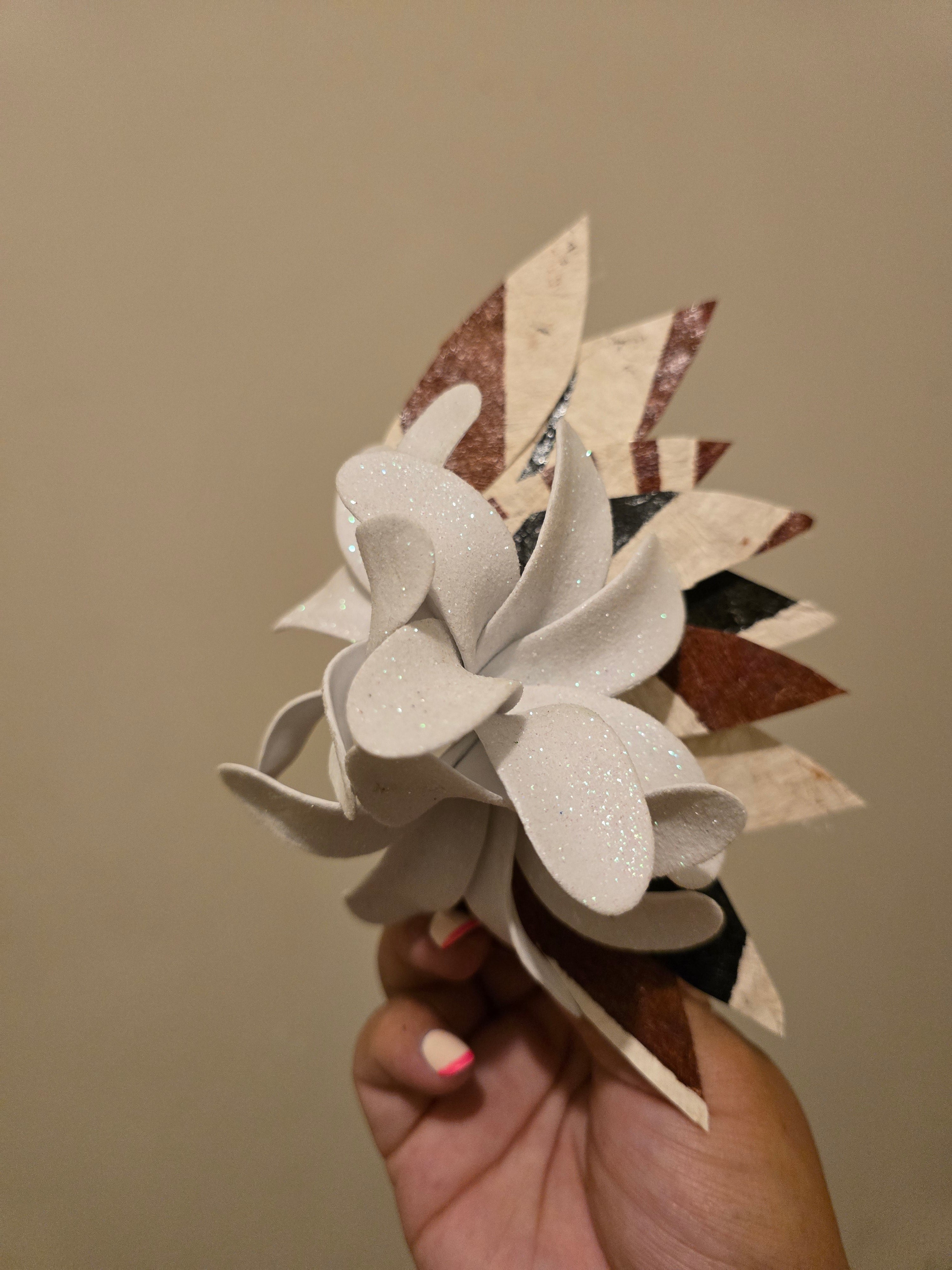 Glittery Plumeria | Masi Clip