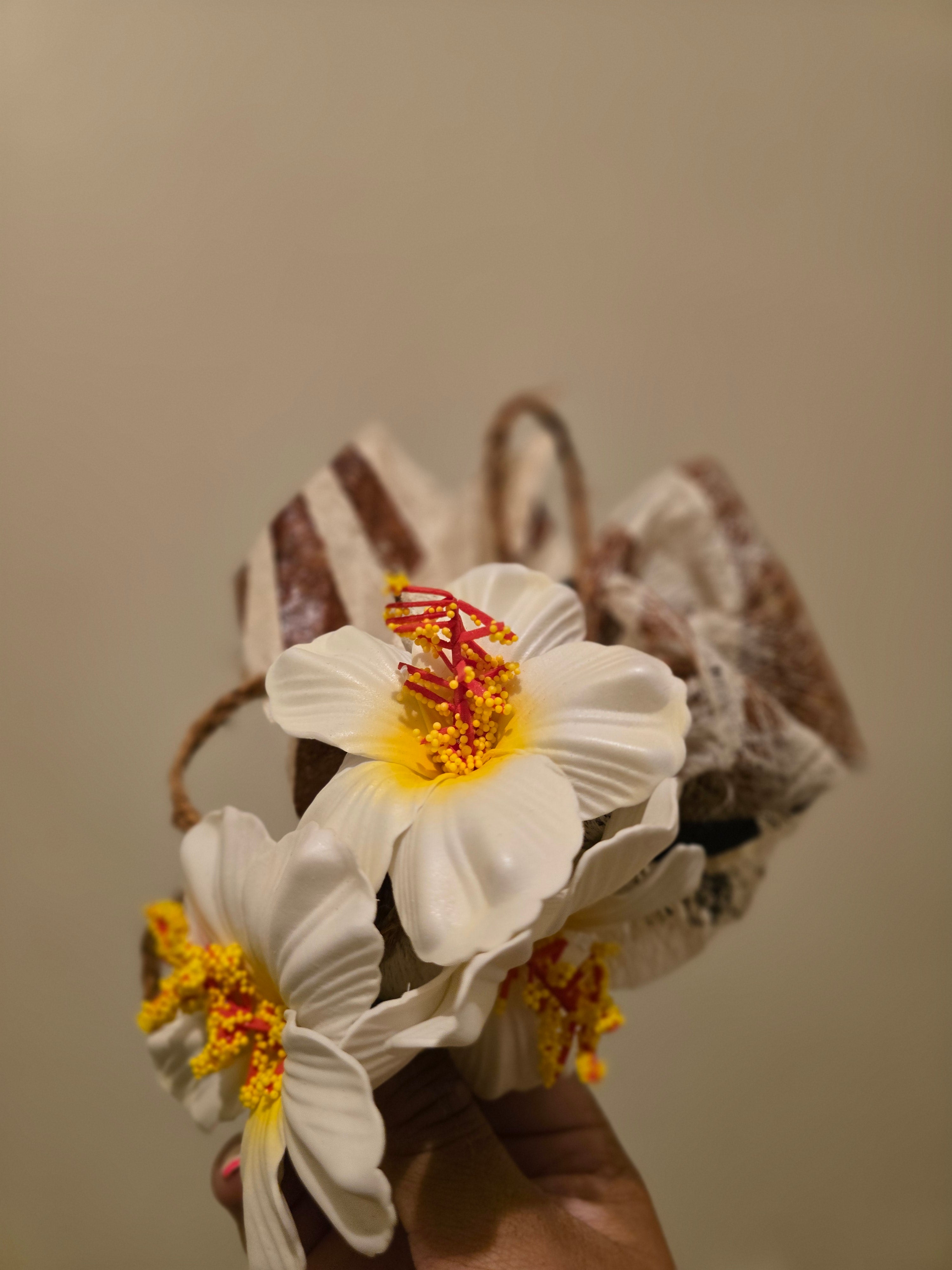 White Hibiscus | Masi Clip